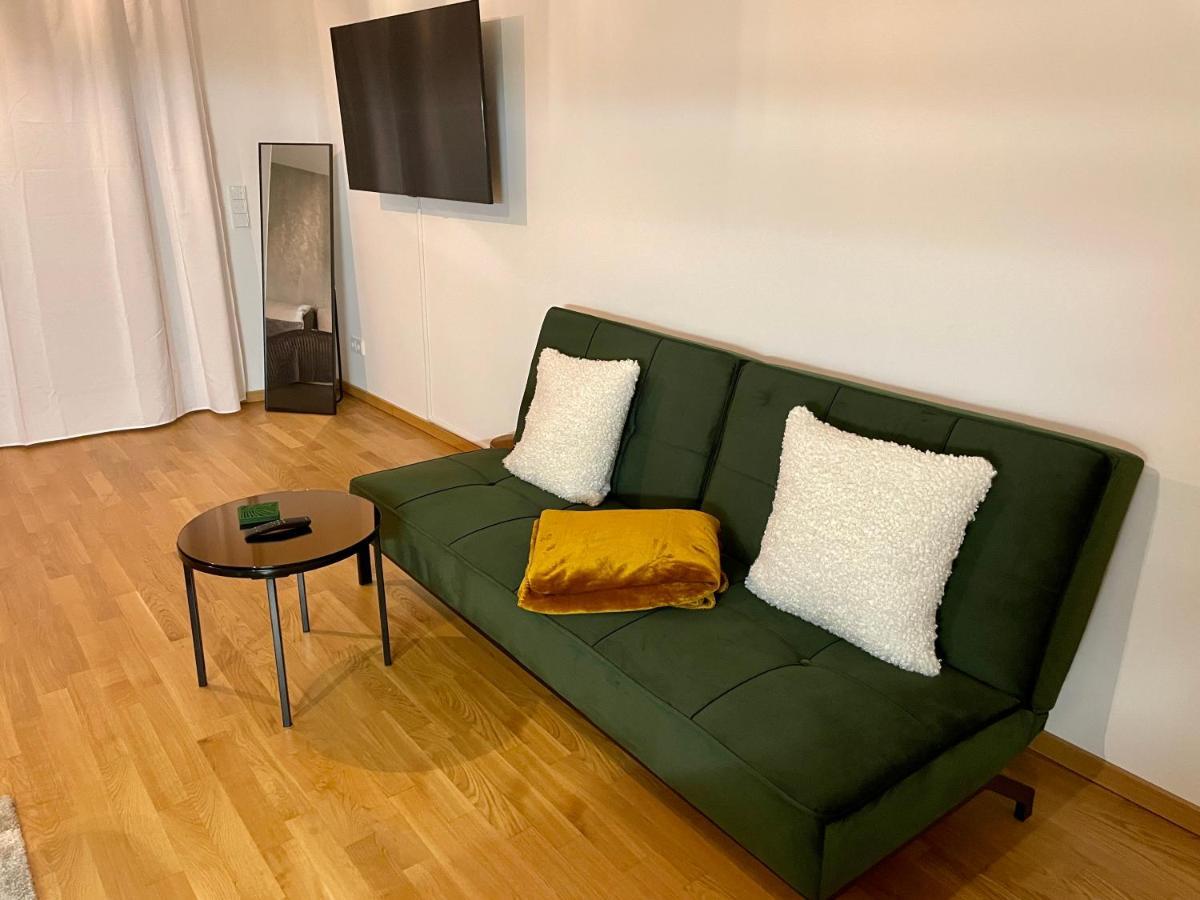 Apartment Stevie Nicks I Parking Spot I Workplace I 24in Screen I Kitchen I Ps4 Offenbach am Main